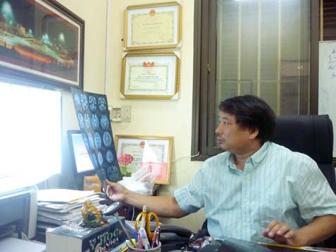 Bác sỹ Nguyễn Văn Dũng - Trưởng phòng T4, Viện Sức khỏe Tâm thần Quốc gia - Bệnh viện Bạch Mai (Ảnh: Thu Hòe)